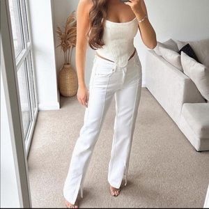 Zara NWT blogger favorite white  Split Straight Jeans in a Size 4.